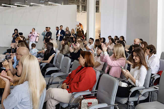 “Искусство жизни сегодня”: как прошла открытая дискуссия U MAGAZINE на Cosmoscow фото № 3