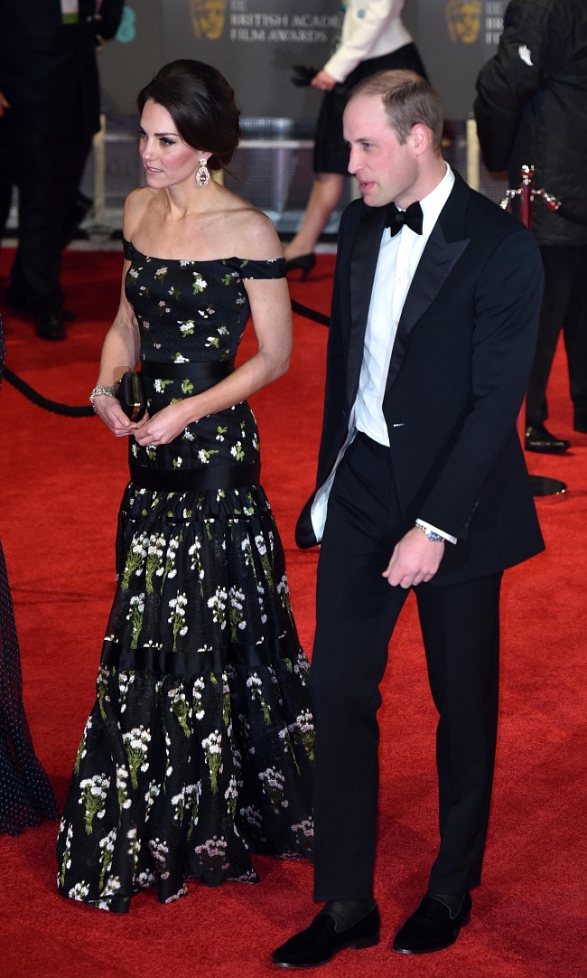Кейт Миддлтон в Alexander McQueen и принц Уильям, 2018 г. фото № 17