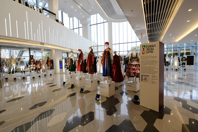 «Родные мотивы» на BRICS+ Fashion Summit: когда локальный код становится языком глобальной моды фото № 6