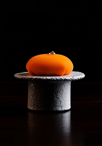 Моти с начинкой из крема маскарпоне и персика в Koji фото № 3