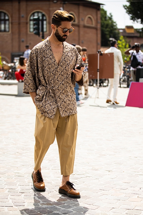 Стритстайл: самые стильные и красивые мужчины на Pitti Uomo 2020 фото № 3