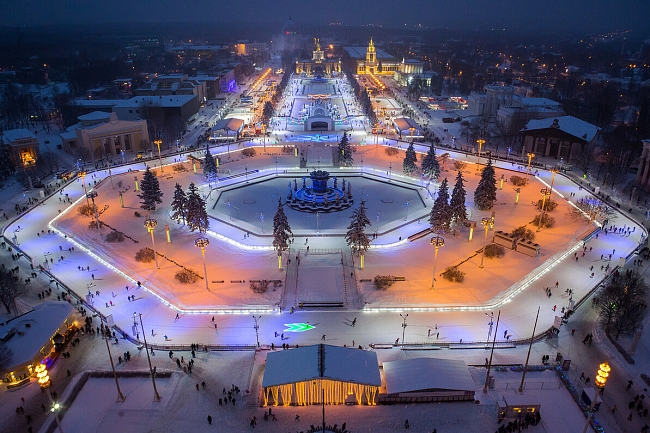 Каток на ВДНХ (фото пресс-службы ВДНХ) фото № 1