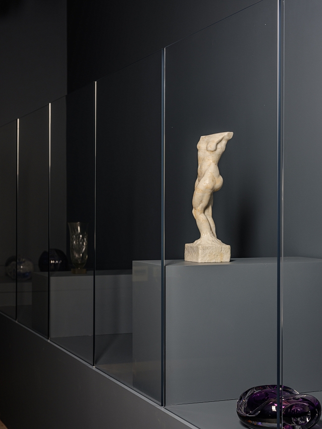 Вера Мухина. Мраморизированное стекло, моллирование. 46 × 12 см. Завод «Красный гигант» фото № 1