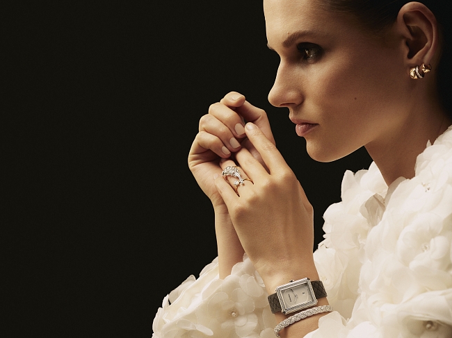 Мечтательный мир Chanel: бренд обновил линейку украшений и часов фото № 3