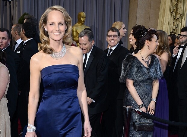 Вот это фигура: 56-летняя Хелен Хант катается на серфе в Малибу