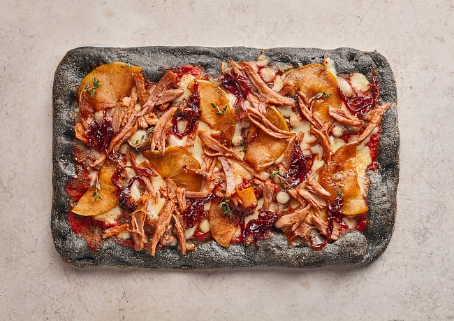 Римская пицца на темном тесте от TVOЯ Pizza delivery фото № 13