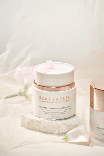 Бьюти-дайджест: лимитированная коллекция Clarins, спа-программа в Asia Beauty Spa, увлажняющие патчи для глаз okolo фото № 8