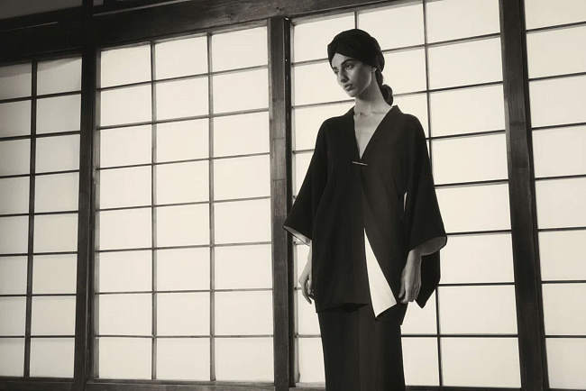 Fashion-дайджест: новая коллекция Kalmanovich, весенняя капсула бренда «Снежная Королева» и другие новости фото № 2