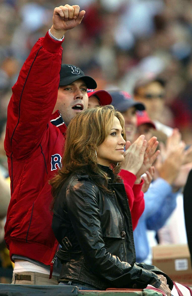 Бен Аффлек и Дженнифер Лопес на бейсбольном матче в Лос-Анджелесе (2003) фото № 7