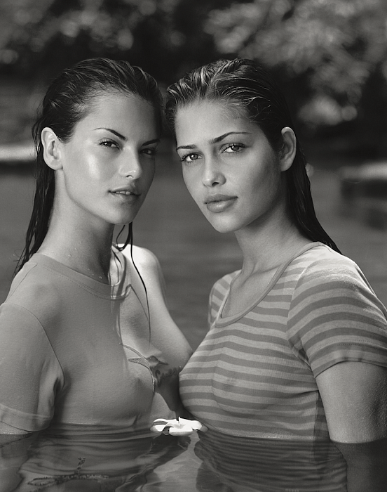 Алессандра Амбросио и Ана Беатрис Баррос, 1999 год фото № 7