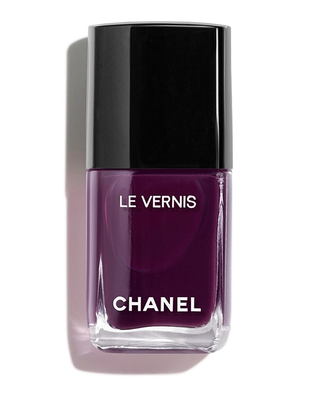 Лак для ногтей Le Vernis Longue Tenue, оттенок 628 Prune Dramatique от Chanel, 1 960 руб.  фото № 8