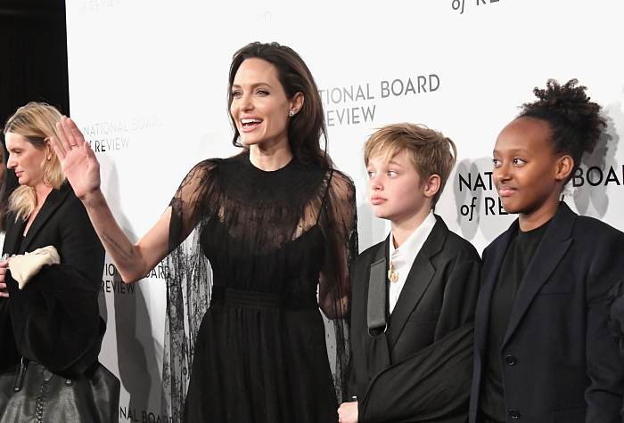Анджелину Джоли осудили за экономию на одежде для детей фото № 2