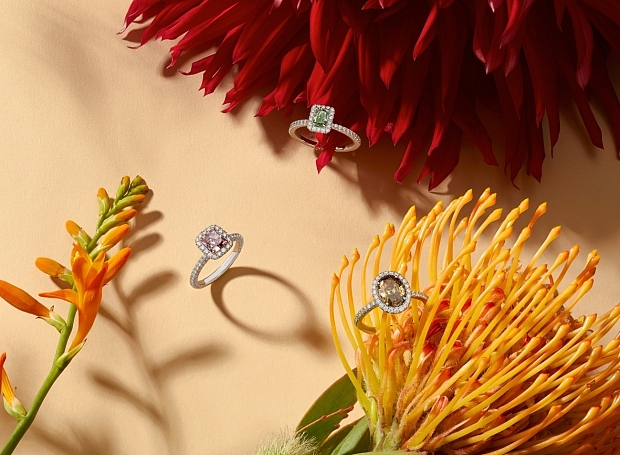 De Beers представили бриллианты необычных цветов для самых особенных случаев