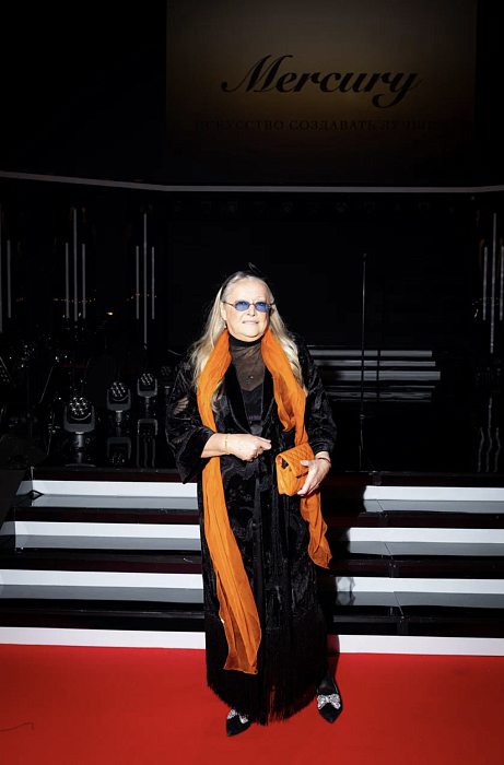 Татьяна Михалкова в Rich&Naked и украшениях Mercury из коллекции Classic фото № 18