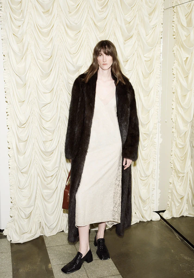 Fashion-дайджест: премиальная линия muus, новогодний дроп Qari Qris и другие новости фото № 1