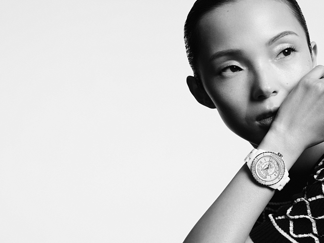 Chanel празднуют 20-летие модели J12 лимитированной серией часов фото № 1