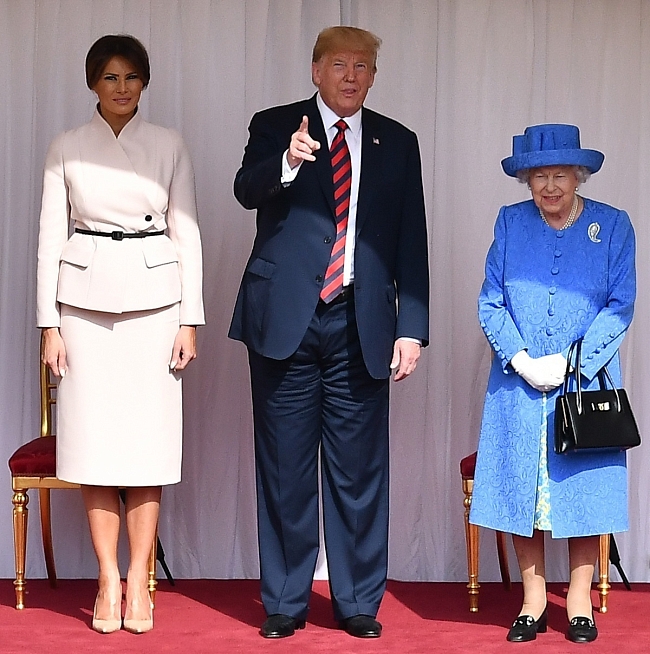 Мелания Трамп, Дональд Трамп и королева Елизавета II фото № 1