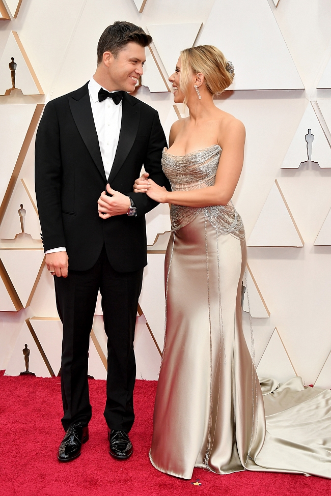 Колин Джост и Скарлетт Йоханссон в Oscar de la Renta на церемонии вручения премии «Оскар», 2020 фото № 3