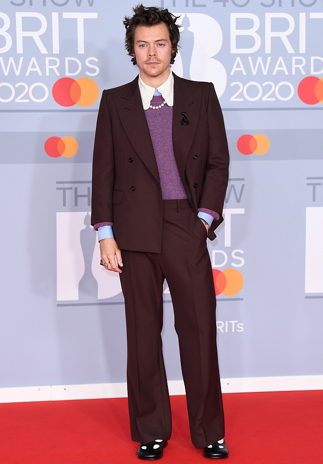 Гарри Стайлс в Gucci на церемонии The BRIT Awards 2020 в Лондоне фото № 1