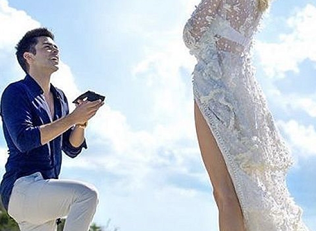 Топ-модель Девон Виндзор выходит замуж. Фото очень романтичной помолвки