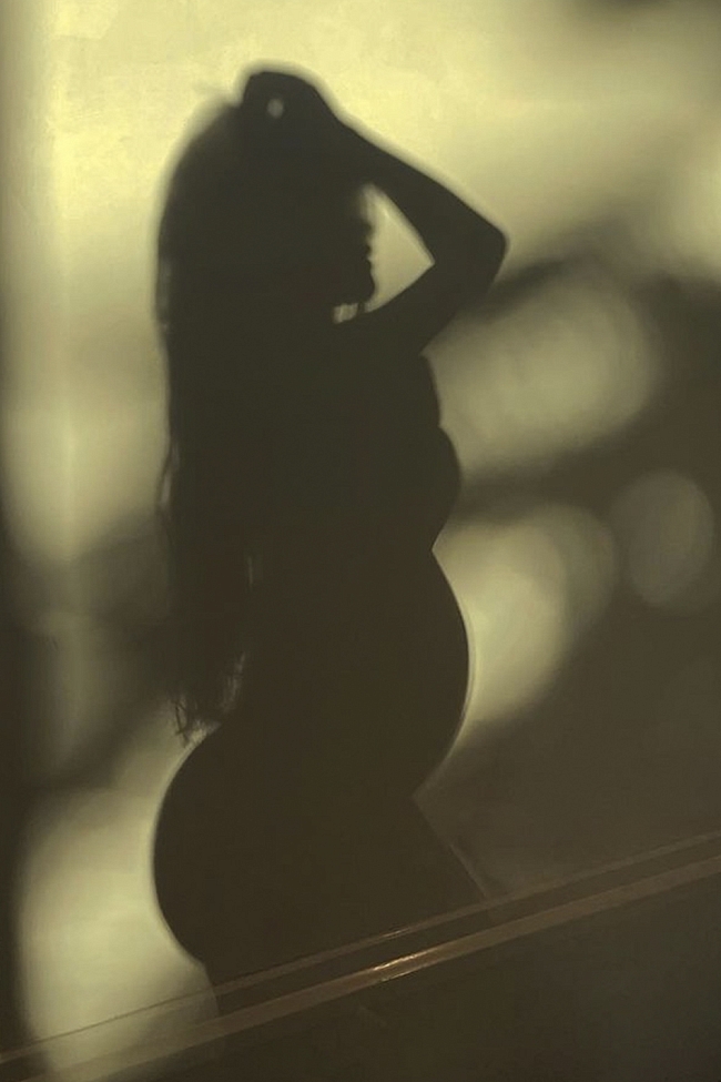 Кайли Дженнер во время второй беременности (фото: @kyliejenner) фото № 3