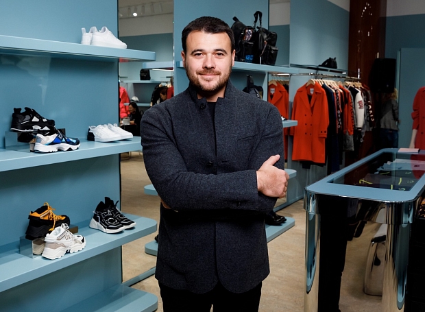 Эмин Агаларов в черном тотал-луке на открытии бутика Kenzo