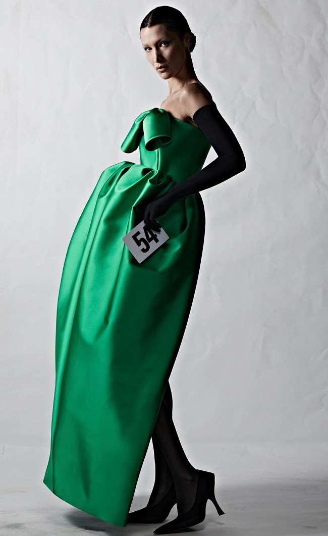 Белла Хадид в образе Balenciaga Couture осень-зима 2022/23 фото № 5