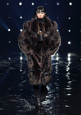 Givenchy осень-зима 2021/22 фото № 1
