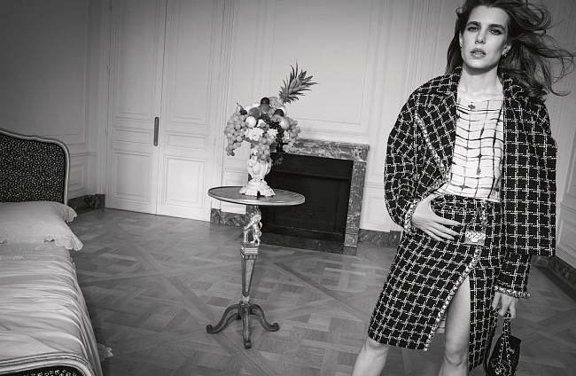 Шарлотта Казираги примерила образы из весенне-летней коллекции Chanel фото № 4