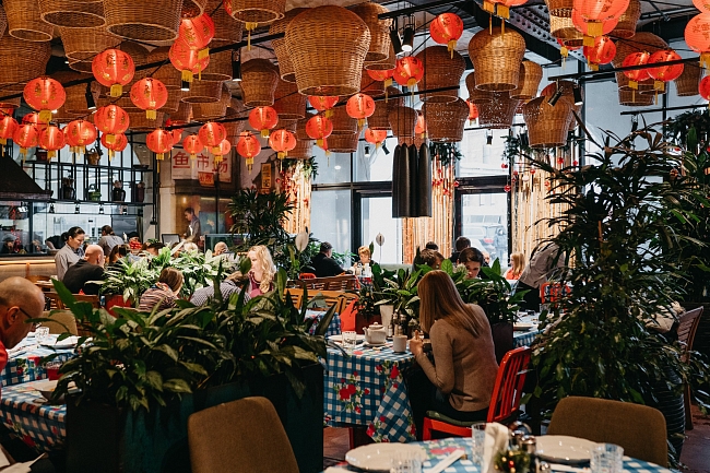 Китайский Новый год в ресторанах Москвы: танец дракона, пекинская утка и предсказания фото № 7