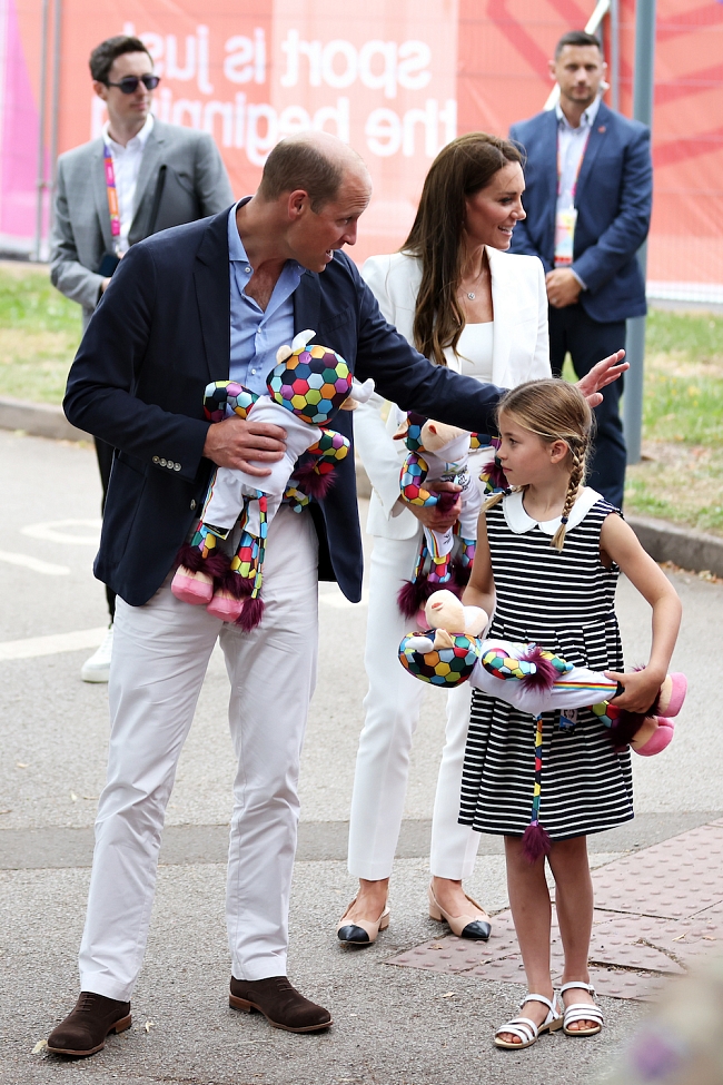 Кейт Миддлтон и принц Уильям с дочерью Шарлоттой фото № 2