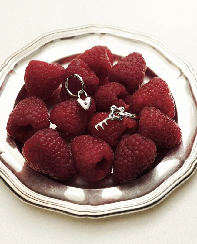 Fashion-дайджест: новая капсула Masterpeace, дроп SHU SHA ко Дню всех влюбленных и другие новости фото № 7