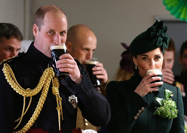 Кейт Миддлтон и принц Уильям выпили пива в честь Дня святого Патрика фото № 3