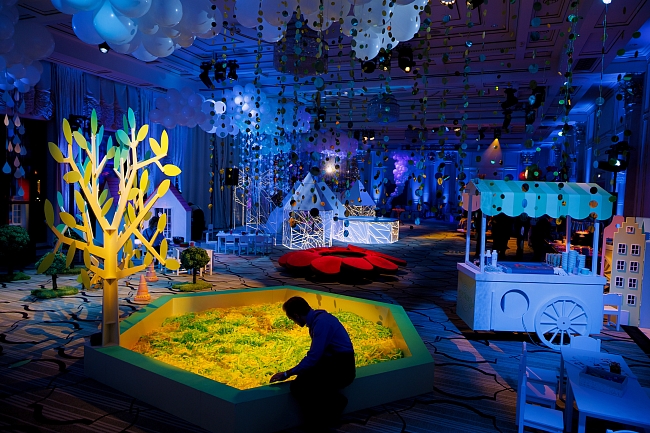 Новогодняя елка от Radio Monte Carlo фото № 1