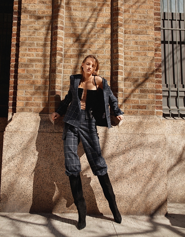 «Солнце большого города»: топ-модель Анабела Беликова в съемке ювелирного бренда Lav'Z фото фото № 2