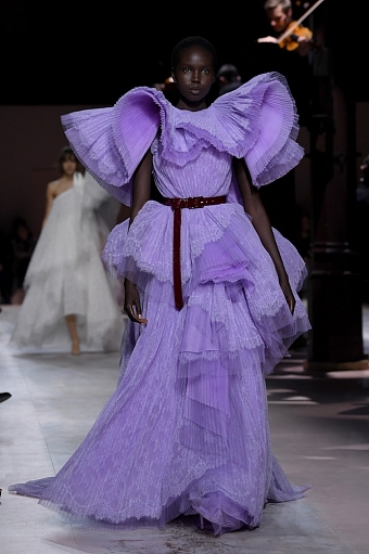 Любовные письма: коллекция Givenchy Haute Couture весна-лето 2020 фото № 33