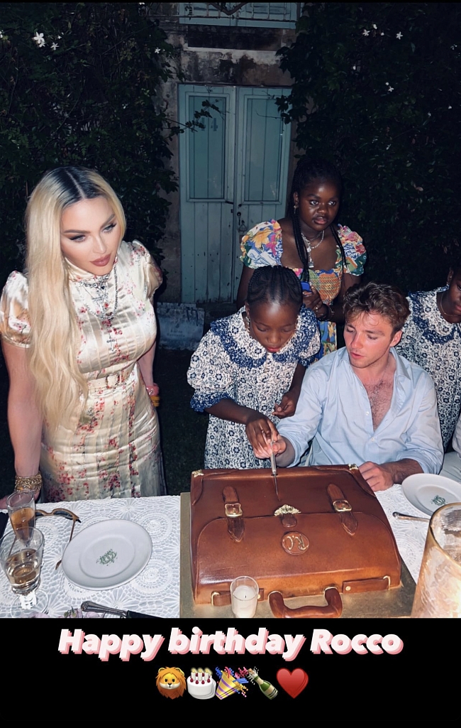 Мадонна c дочерьми и торт для Рокко. Фото: @madonna фото № 5
