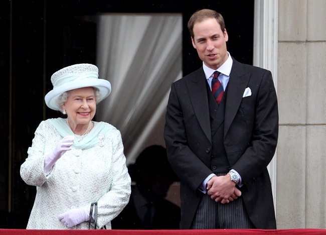 Елизавета II и принц Уильям фото № 2