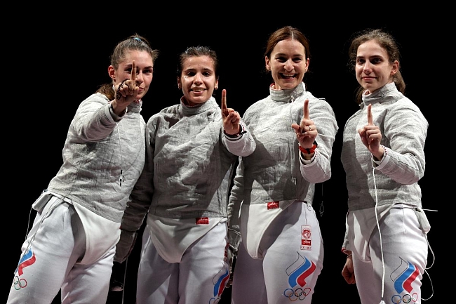 Женская сборная России по фехтованию на саблях на Олимпиаде в Токио фото № 1