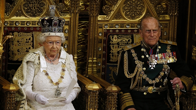 Королева Елизавета II и принц Филипп в Вестминстерском дворце, 2015 фото № 4