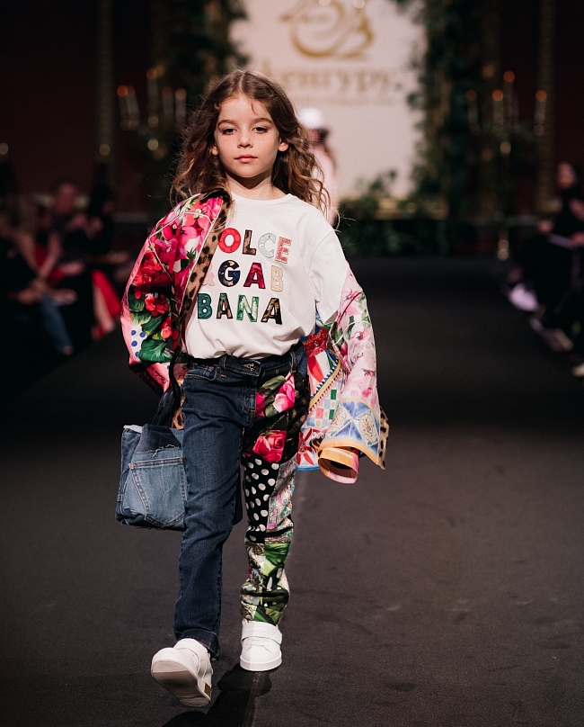 «Кенгуру» провели показ модной детской одежды весна-лето 2021 фото № 8