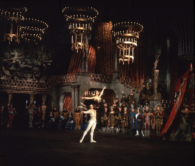 Показ уникальной записи балета «Лебединое озеро» Рудольфа Нуреева 1966 года фото № 1
