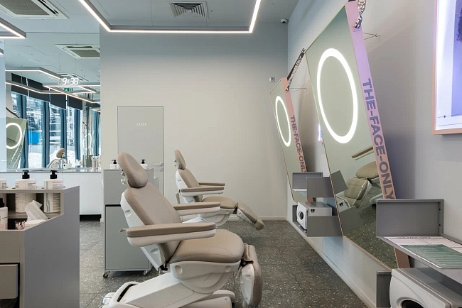 Бьюти-дайджест: Ирина Шейк в новой кампании d'Alba, антистресс-программа в «Медфрендс», расширение уходовой серии Weleda фото № 6