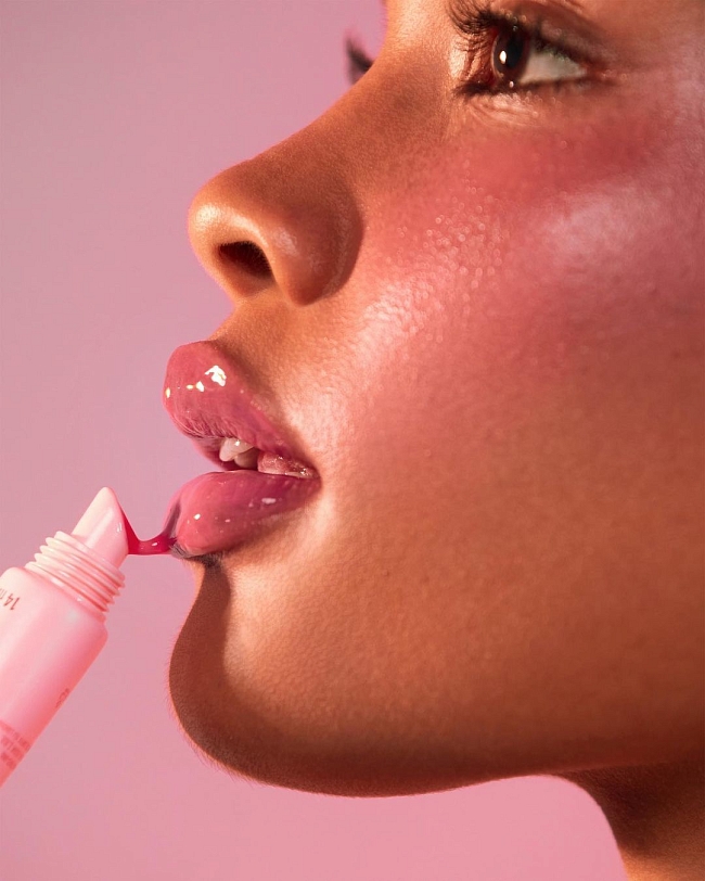 Лучшие блески розового оттенка для увеличения губ. Фото: @kyliecosmetics фото № 1