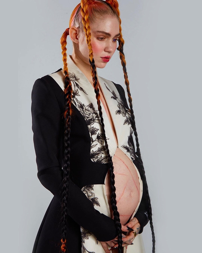 Продажа души и техно-феминизм: самые громкие проекты певицы Grimes, которые шокировали весь мир фото № 5