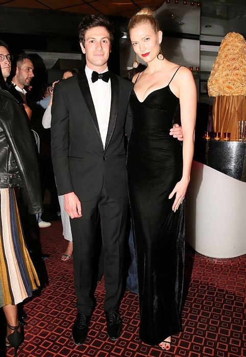 Джошуа Кушнер и Карли Клосс на афтепати Versace фото № 7