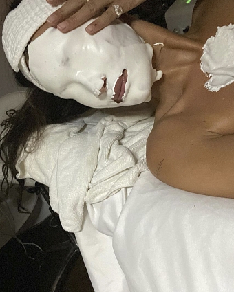 Белла Хадид регулярно делает альгинатные маски. Фото: @bellahadid фото № 6