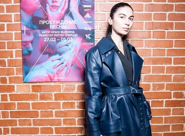 Оксана Пономарёва в самом модном тренче будущего сезона на премьере спектакля «Пробуждение Весны»