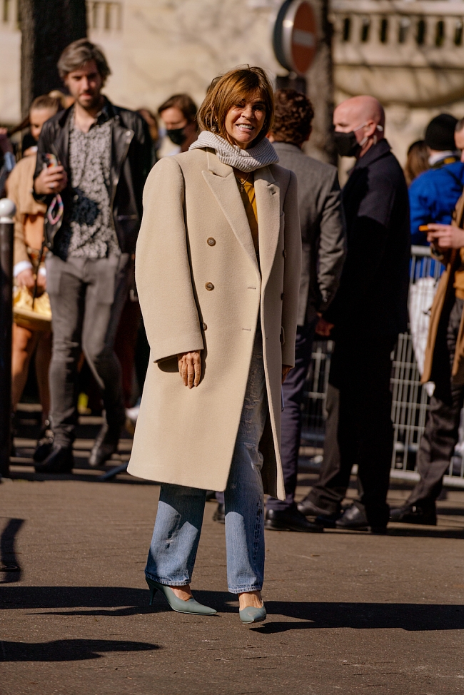 Карин Ройтфельд на Неделе моды в Париже сезона осень-зима 2022/23 фото № 2