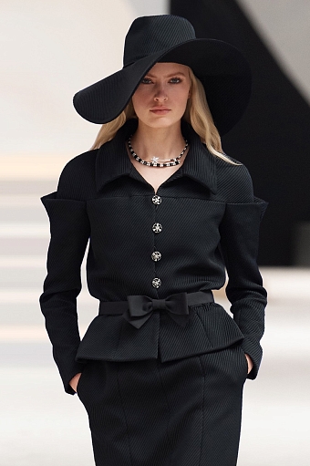 Chanel Couture осень-зима 2022/23 фото № 9